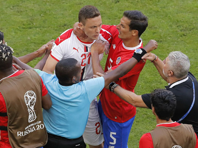 Chiêu trò World Cup: Matic học thầy Mourinho, sếp Costa Rica ôm hận