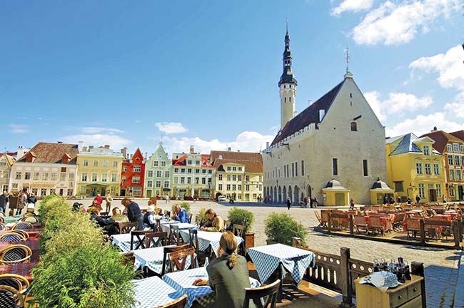 18.Tallinn, Estonia

Tallinn là sự pha trộn phong phú về kiến trúc và văn hóa, ẩm thực Bắc Âu nơi đây rất đa dạng, các đầu bếp địa phương đang tạo ra một cuộc cách mạng ẩm thực bằng cách kết hợp hương vị truyền thống của nhiều nơi.