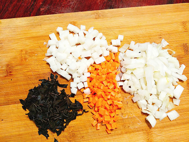 Chồng mải xem World Cup đến mấy cũng không thể ngó lơ món bánh tráng cuộn thơm lừng này - 3