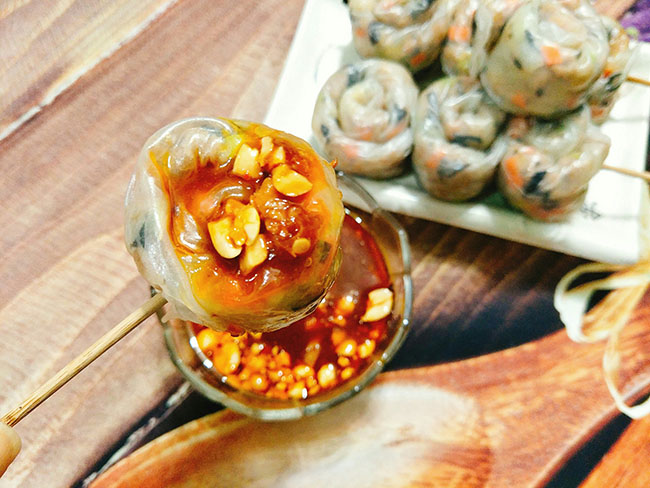 Chồng mải xem World Cup đến mấy cũng không thể ngó lơ món bánh tráng cuộn thơm lừng này - 8