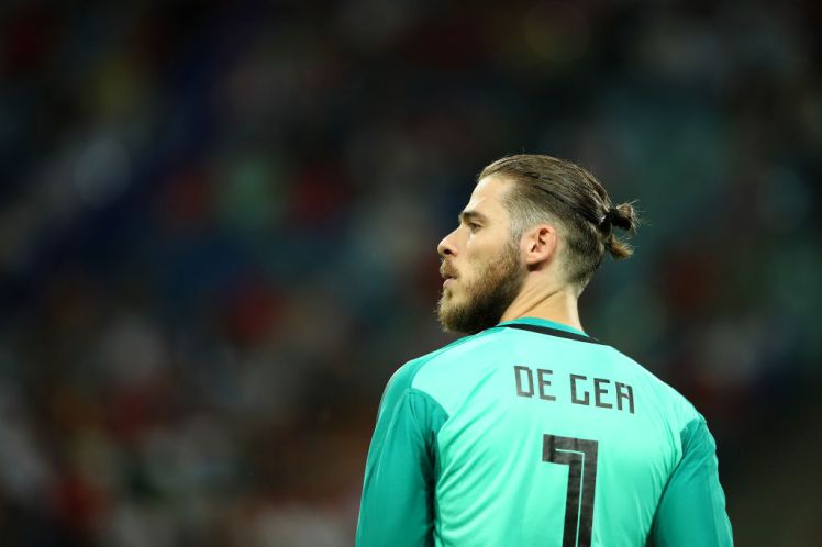 De Gea buồn vì để CR7 lập hattrick, bạn gái lập tức tung ảnh nóng an ủi - 1