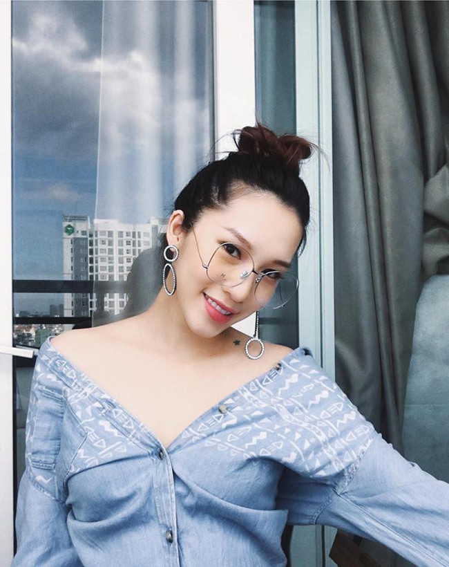 Sau hơn 1 năm yêu nam ca sĩ Soobin, Emily trở lại với cuộc sống độc thân.