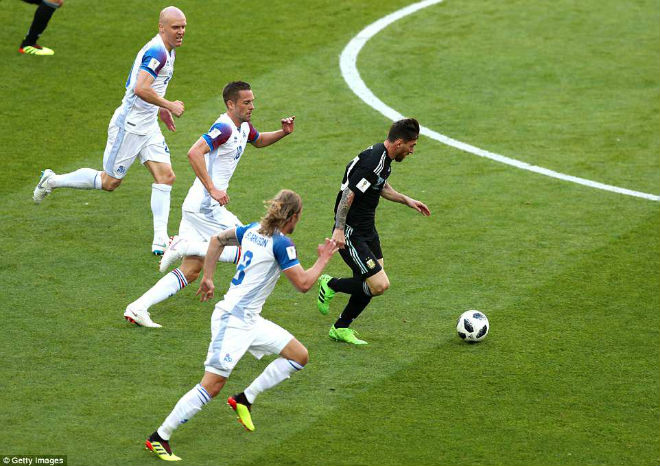 Messi đá dở hại Argentina: Đạo diễn, nha sĩ hóa người hùng World Cup - 10