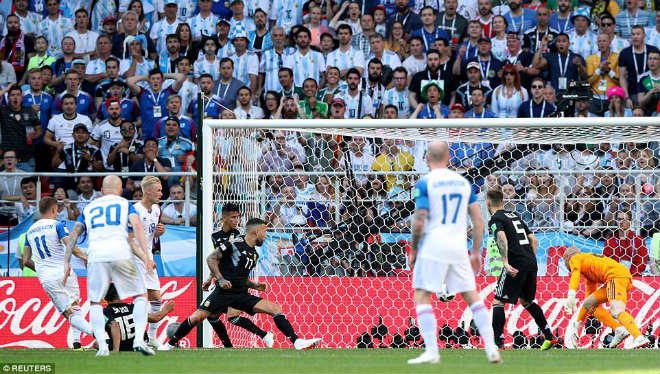 Messi đá dở hại Argentina: Đạo diễn, nha sĩ hóa người hùng World Cup - 7
