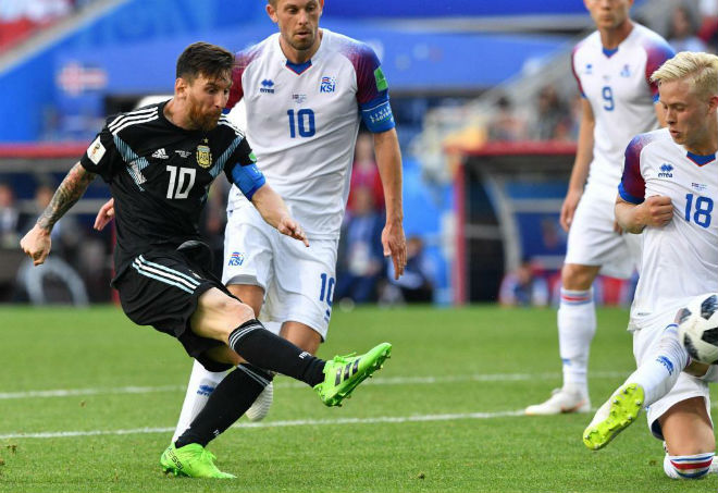 Kinh ngạc: Ronaldo, Messi cùng vô hại trước “hạt tiêu” Iceland - 1