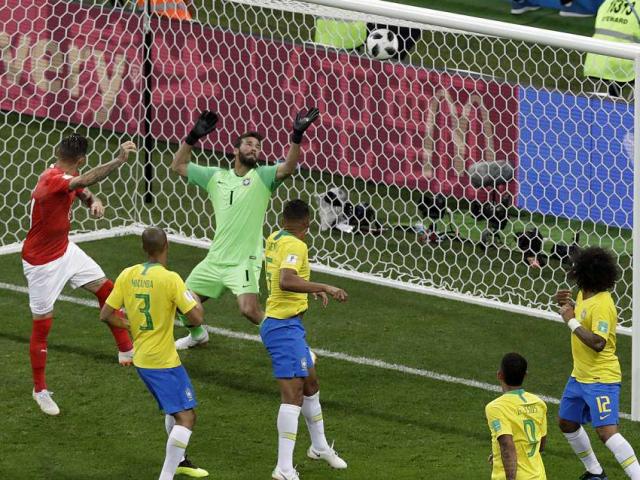 Góc chiến thuật Brazil – Thụy Sĩ: Neymar vô hại, tìm sự sống từ bóng chết