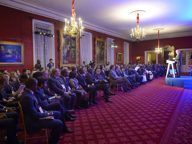 Hoàng tử Andrew phát biểu tại Hội nghị thượng đỉnh đầu tư toàn cầu ở London tại Cung điện St James