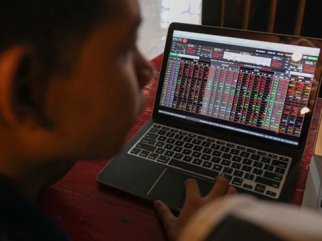 Tài chính - Bất động sản - Chứng khoán lại "sập sàn", VN-Index thủng mốc 1.000 điểm