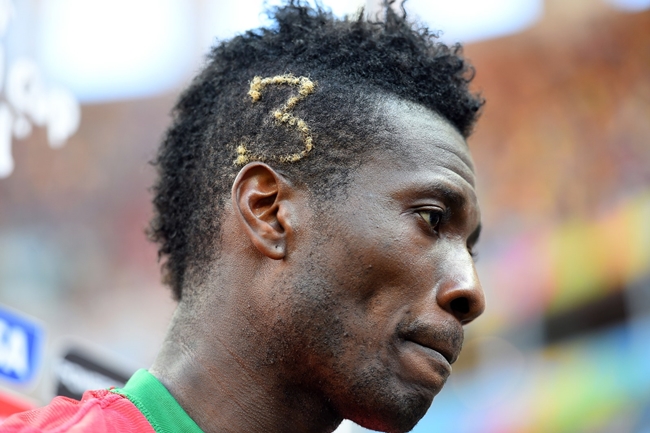 Cũng trong năm 2014, Asamoah Gyan và các đồng đội Gana cũng phải tạm biệt giấc mơ ôm chiếc cúp vàng với kiểu đầu ghi số áo đấu của mình.