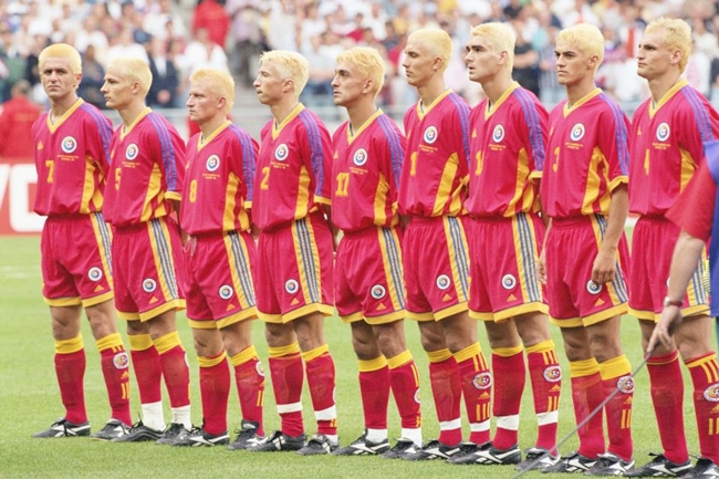 Ngoài những cái tên kể trên, danh hiệu mái tóc kỳ quặc nhất các mùa World Cup có lẽ phải dành cho tuyển Hungary khi cả 11 cầu thủ đều tẩy vàng mái tóc của mình.