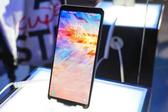 Rộ tin Samsung Galaxy A8 Star: camera độ phân giải cao nhất trước nay - 1