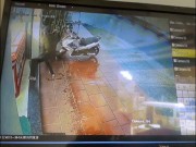 Pháp luật - Nam thanh niên dùng búa xông vào tiệm vàng cướp hàng chục dây chuyền