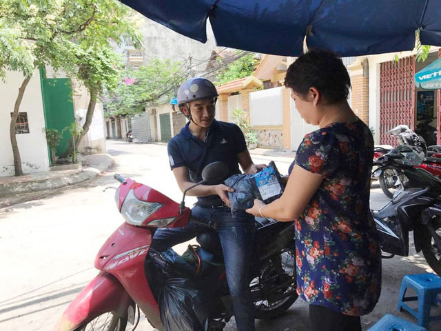 Tài chính - Bất động sản - Shipper - nghề kiếm bộn tiền trong mùa World Cup