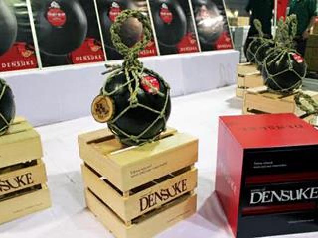 Thị trường - Tiêu dùng - Nông sản đen sì, nhìn tưởng bom nhưng giá lên tới 113 triệu đồng/quả