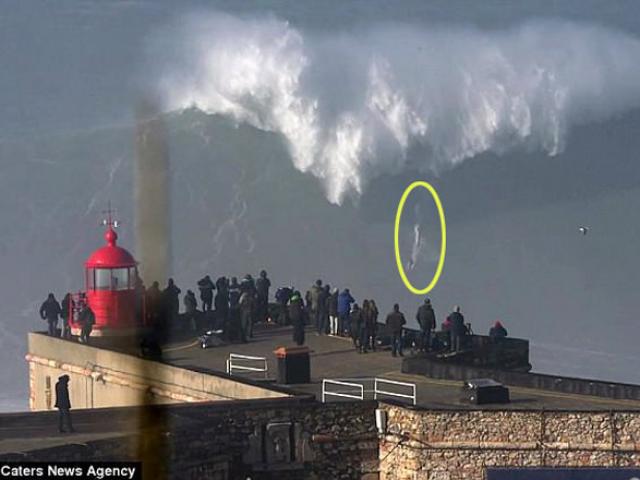 Thể thao - Siêu nhân U60 cưỡi "sóng thần" 30m: Kỳ tích vô địch thiên hạ