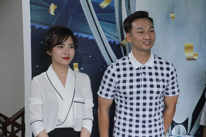 Các hot girl bình luận bóng đá: Hãy sexy, cười tươi và... cấm nói - 5