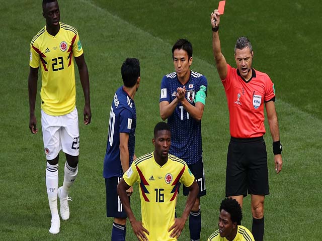 Nhật Bản gây bất ngờ World Cup: Thẻ đỏ đầu tiên, cựu SAO MU nhận ”quà”