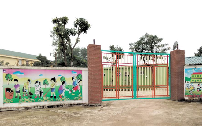 Vụ nhiều cô giáo quỳ, khóc: Xây trường trên đất chưa giao - 1