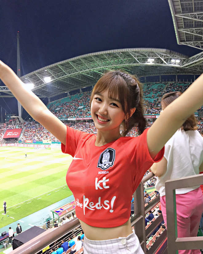 Ấn tượng World Cup 19/6: CĐV nữ Hàn Quốc xinh ngây ngất, đàn ông đổ gục - 1