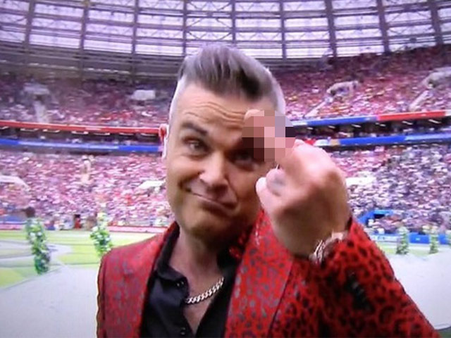 Ca sĩ “ngón tay thối” tại khai mạc World Cup lên tiếng thanh minh