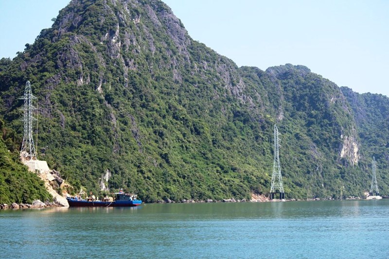 Toàn huyện đảo Cô Tô đang mất điện do sét đánh - 1
