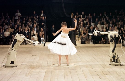 11 khoảnh khắc khó quên trong lịch sử catwalk - 6