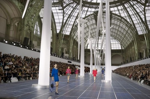 11 khoảnh khắc khó quên trong lịch sử catwalk - 12