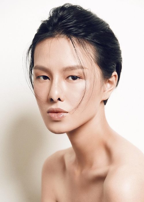 Người mẫu Hà Kino tiết lộ hậu trường chai sạn, chảy máu và thâm tím - 1
