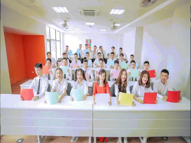 Bạn trẻ - Cuộc sống - Clip cô giáo chế nhạc và ảnh tặng học sinh "gây sốt"