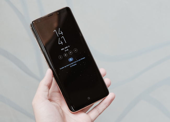 Galaxy S9+ phiên bản Hoàng Kim nay được bổ sung thêm bộ nhớ 128GB tiện lợi cho người dùng thỏa sức trải nghiệm và lưu trữ các nội dung giải trí và làm việc.