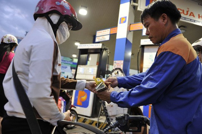 Nóng 24h qua: Giá xăng dầu đồng loạt giảm sâu - 1