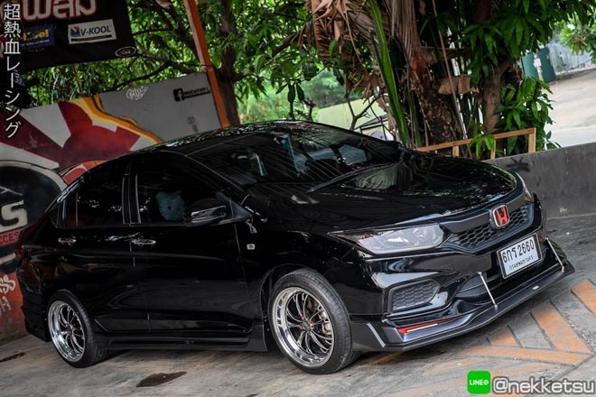 Honda City &#34;lột xác&#34; cực ngầu với bộ bodykit giá 23 triệu đồng - 2