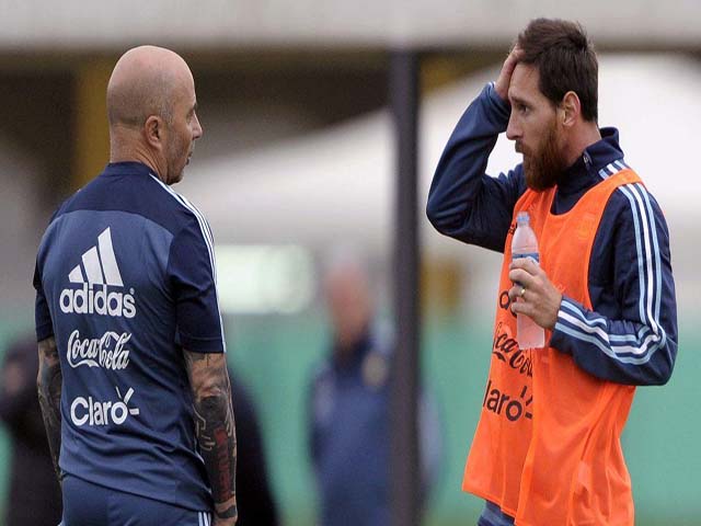 CỰC SỐC: “Ông trùm” Messi làm phản, Argentina tính sa thải HLV Sampaoli