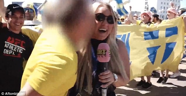 Nữ phóng viên Thụy Điển bị ôm, hôn khi trực tiếp World Cup - 1