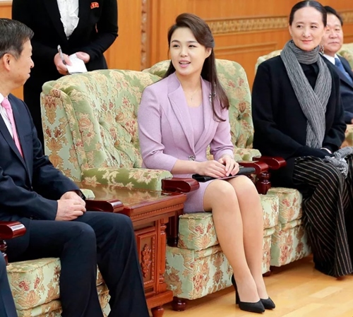 Phu nhân ông Kim Jong Un đẹp như một đoá hồng và mặc rất tinh tế - 7