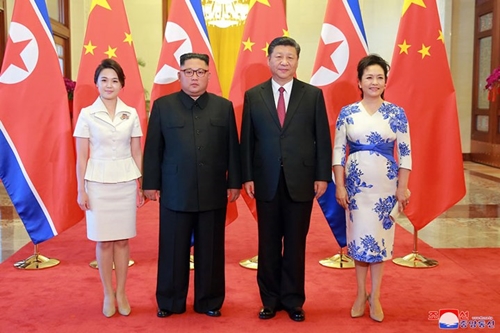 Phu nhân ông Kim Jong Un đẹp như một đoá hồng và mặc rất tinh tế - 4