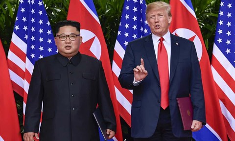 Bất ngờ gọi Triều Tiên là “mối đe dọa lớn”, TT Trump ký lệnh cấm vận thêm 1 năm - 1