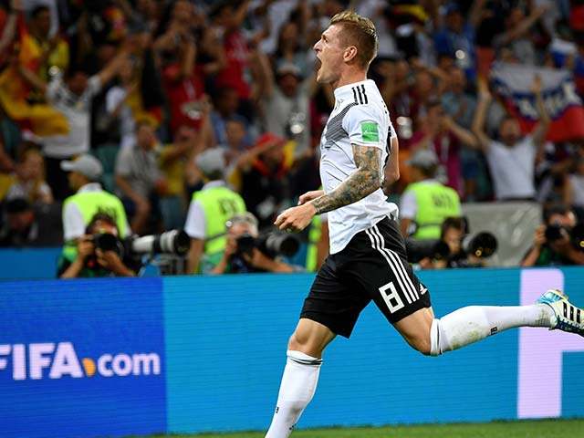Ấn tượng World Cup 24/6: SAO tuyển Đức đổ máu vì dính ”thiên tàn cước”