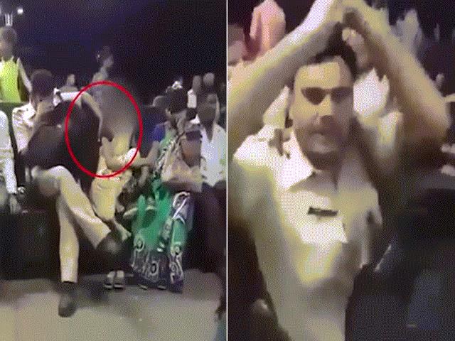 Thế giới - Video: Cảnh sát Ấn Độ vờ ngủ, tay sờ mó cô gái trẻ ngồi bên