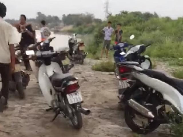 Tin tức trong ngày - Xót xa thi thể hai bé trai nắm chặt tay nhau dưới chân cầu