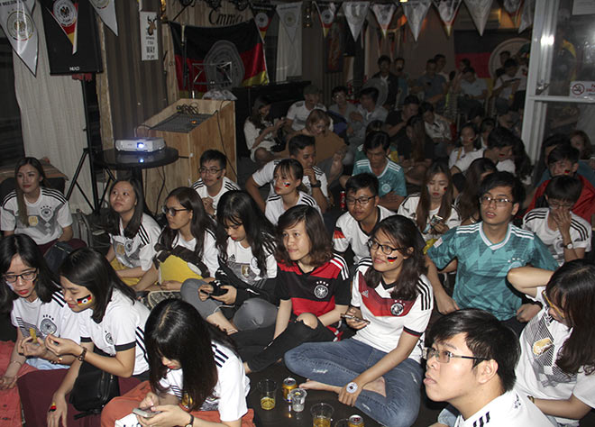 Fan Việt mê tuyển Đức khóc tập thể sau siêu phẩm của Toni Kroos - 1