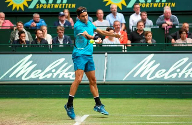 Federer thua đau đàn em, Nadal cướp ngôi số 1: Nguy cơ gục ngã Wimbledon - 1