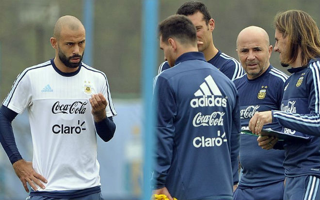 Nổi loạn ở Argentina: Lộ diện &#34;đại ca&#34; thực sự, tiếp tay Messi chống HLV - 1
