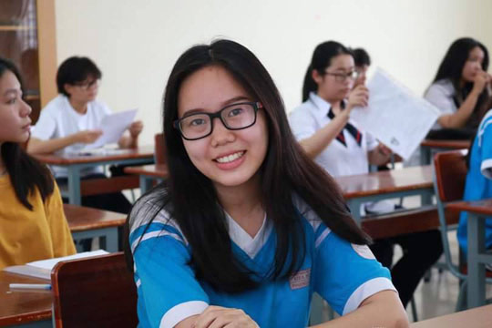 Thí sinh đến điểm thi THPT, chỉnh sửa hồ sơ nhanh chóng - 13