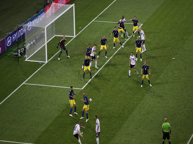 Bóng đá - Tuyệt phẩm World Cup: "Nam thần" Reus hiến kế, Toni Kroos "vẽ" siêu phẩm bù giờ