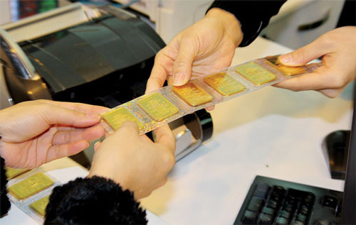 Giá vàng hôm nay 25/6: Vàng chưa thấy lối thoát - 1