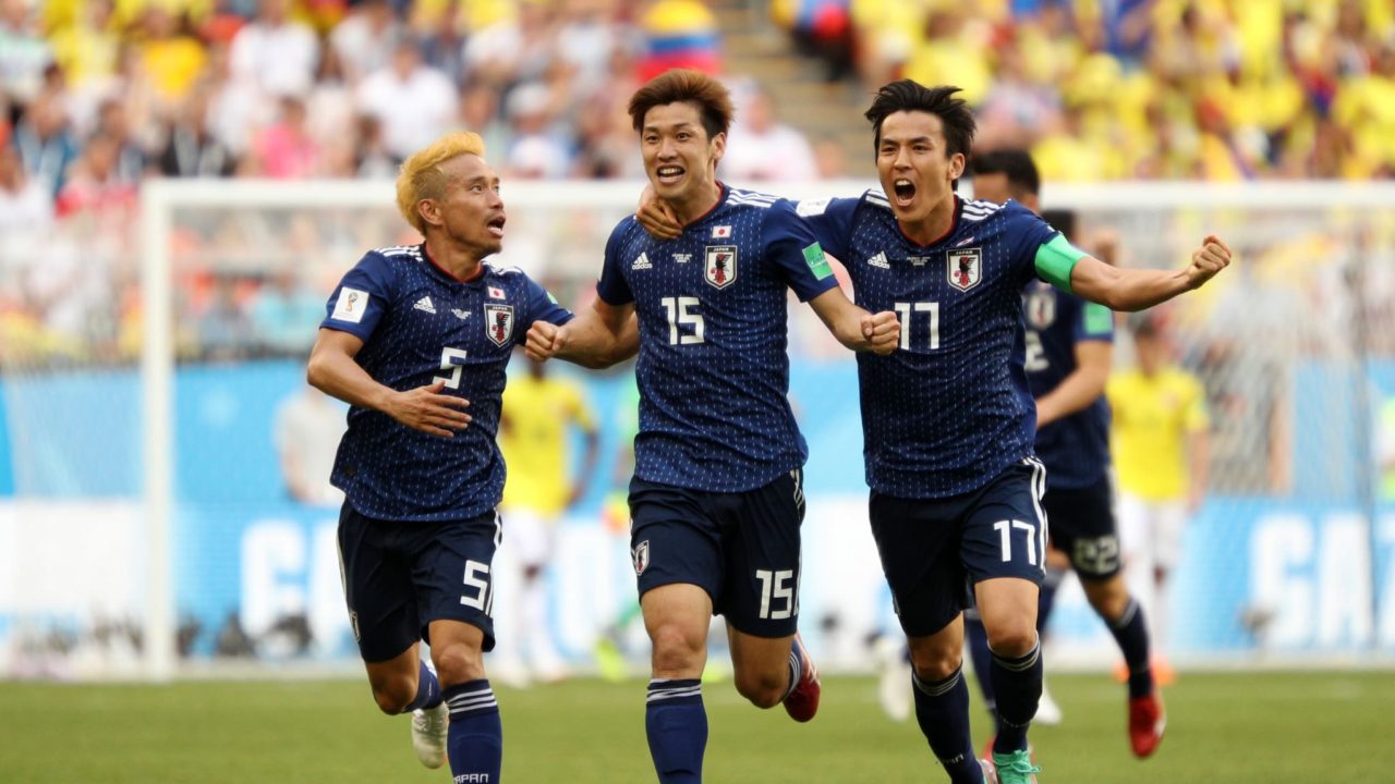 Nhật Bản gây &#34;bão&#34; ở World Cup: Dàn mỹ nhân phim 18+ phấn khích cổ vũ - 1