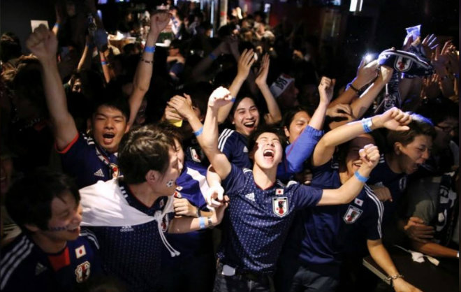 Nhật Bản gây sốc World Cup: Fan nữ xinh phát cuồng, òa khóc vì quá sướng - 14