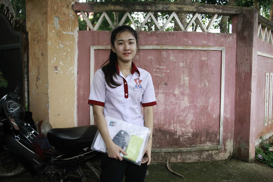 Nữ sinh bị cưa chân thi THPT, nuôi ước mơ vào ĐH Luật - 1