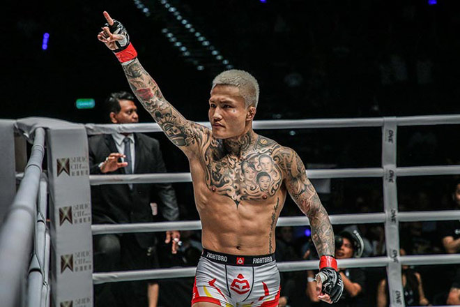 Cao thủ MMA Trung Quốc đấm ngất đối thủ, đòi &#34;cướp đai&#34; Martin Nguyễn - 1